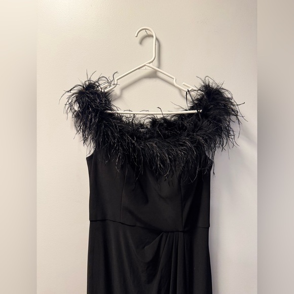 Feather trim evening gown - Picture 7 of 9